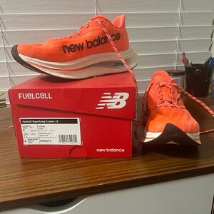 New Balance FuelCell SuperComp Trainer v2